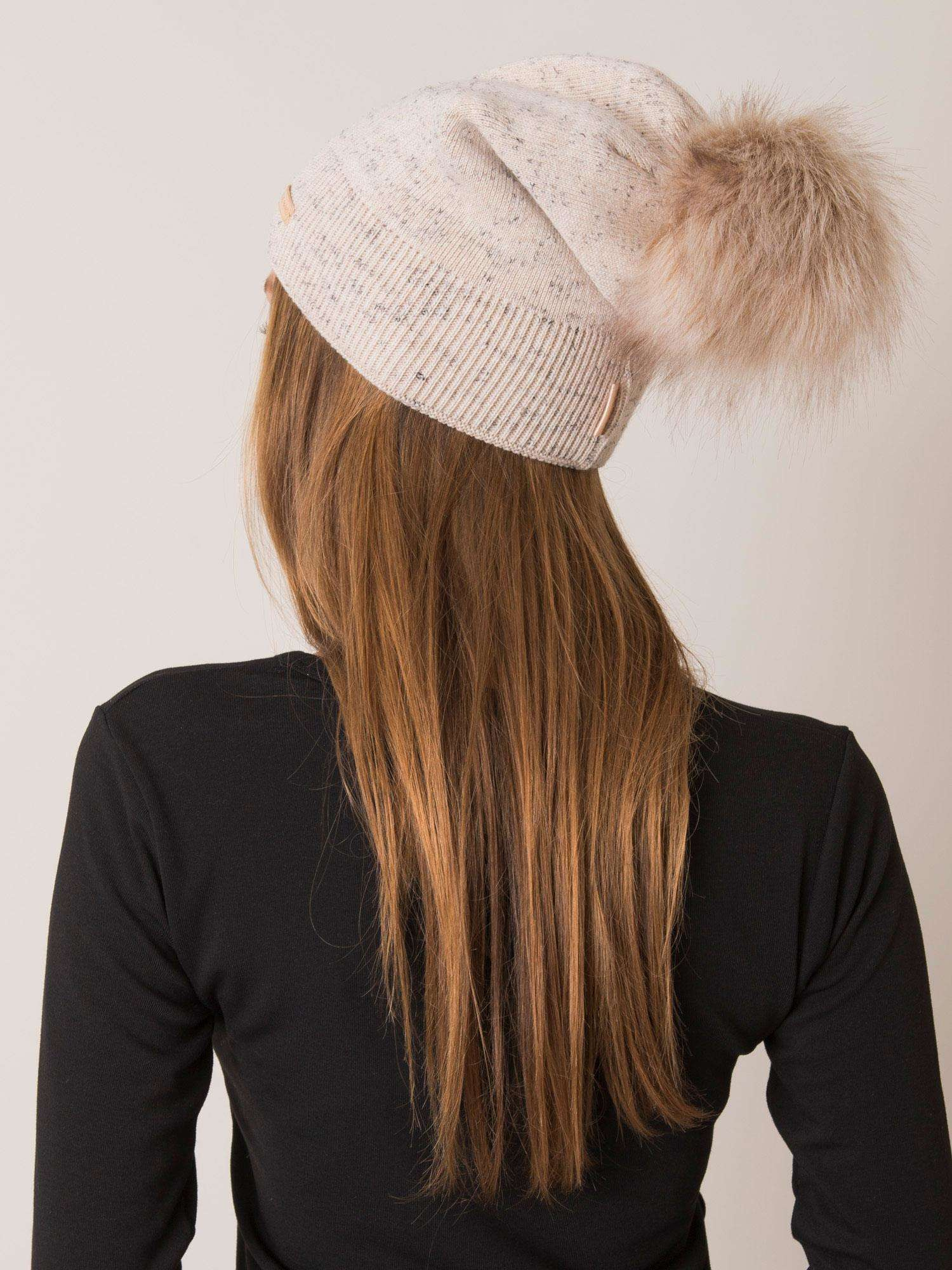 Beige Damenmütze mit Pompom RUE PARIS.