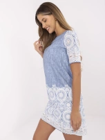 Niebieska elegancka sukienka we wzory Lidija