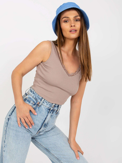Ciemnobeżowy prążkowany top basic z dekoltem V RUE PARIS