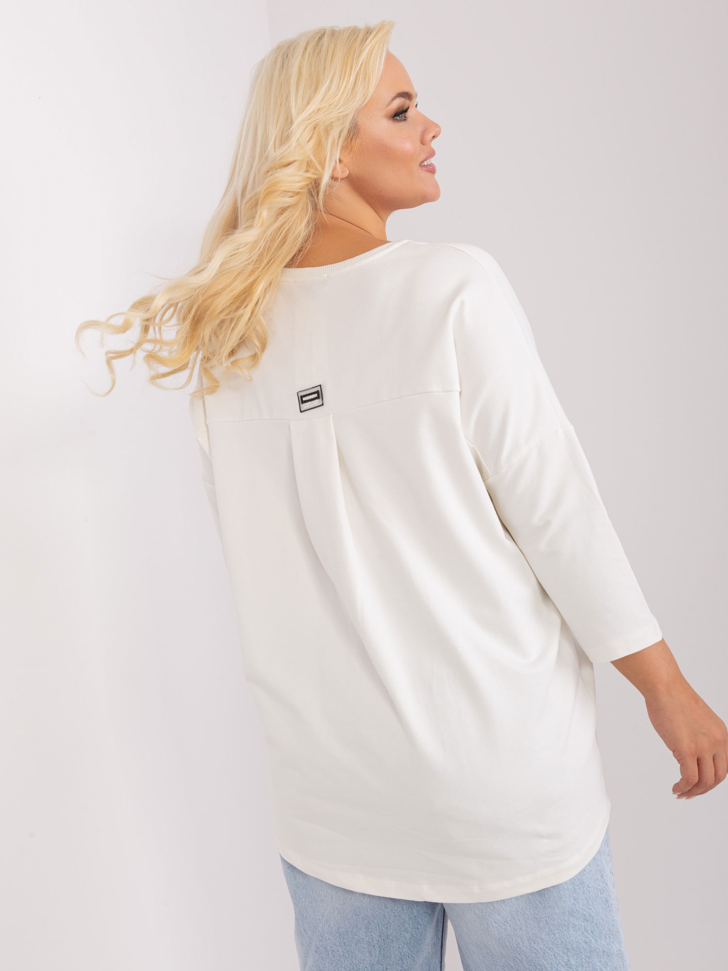 Ecru bluzka plus size z okrągłym dekoltem