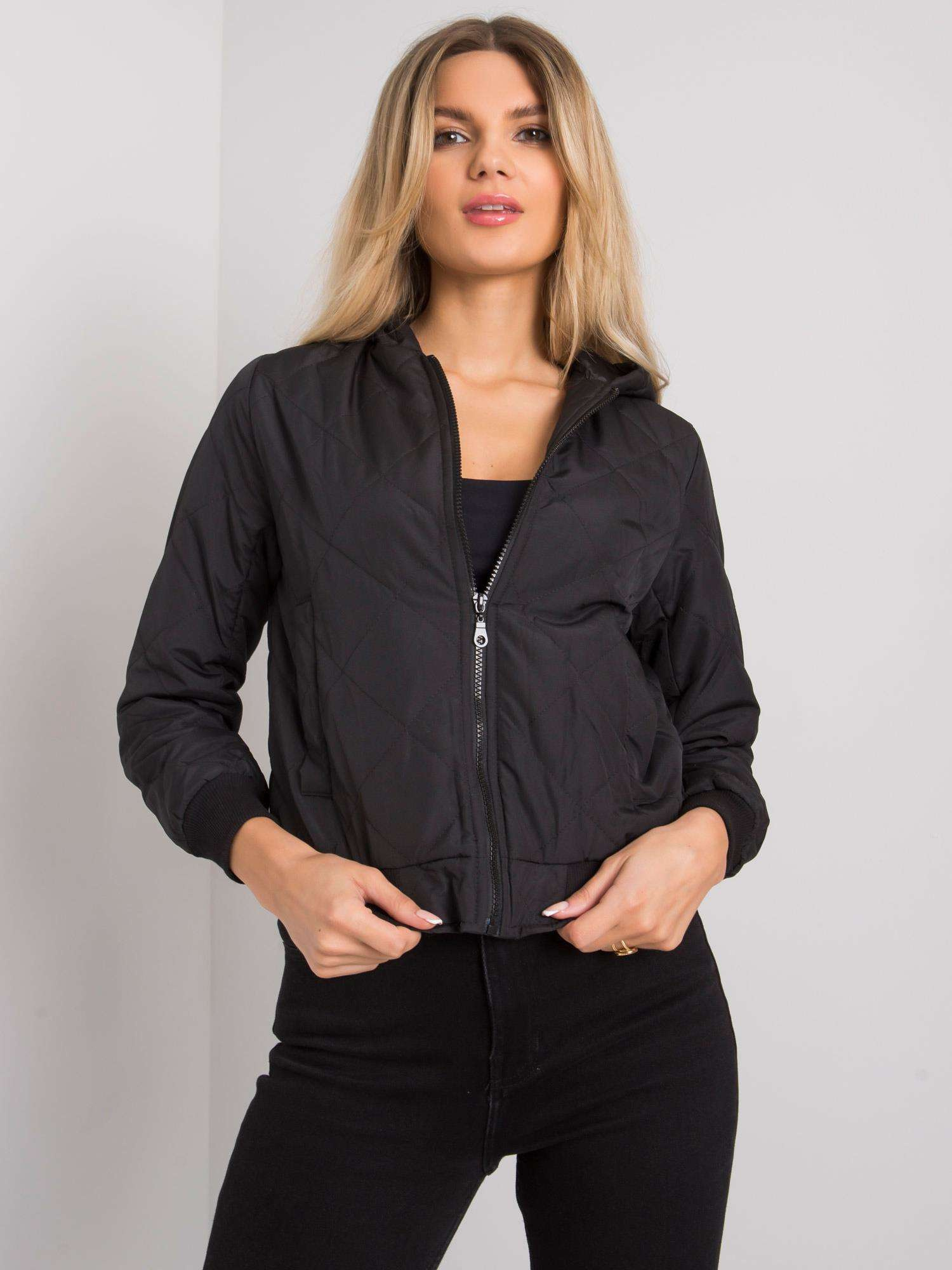 Schwarze gesteppte Jacke mit Kapuze Larah.