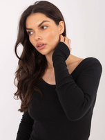 Czarna dopasowana bluzka basic z bawełny