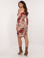 Hurt Beżowa dopasowana sukienka hiszpanka z printem