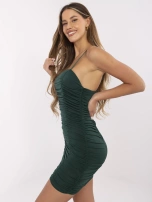 Ciemnozielona dopasowana sukienka z marszczeniami