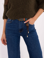 Ciemnoniebieskie jeansy straight leg z paskiem