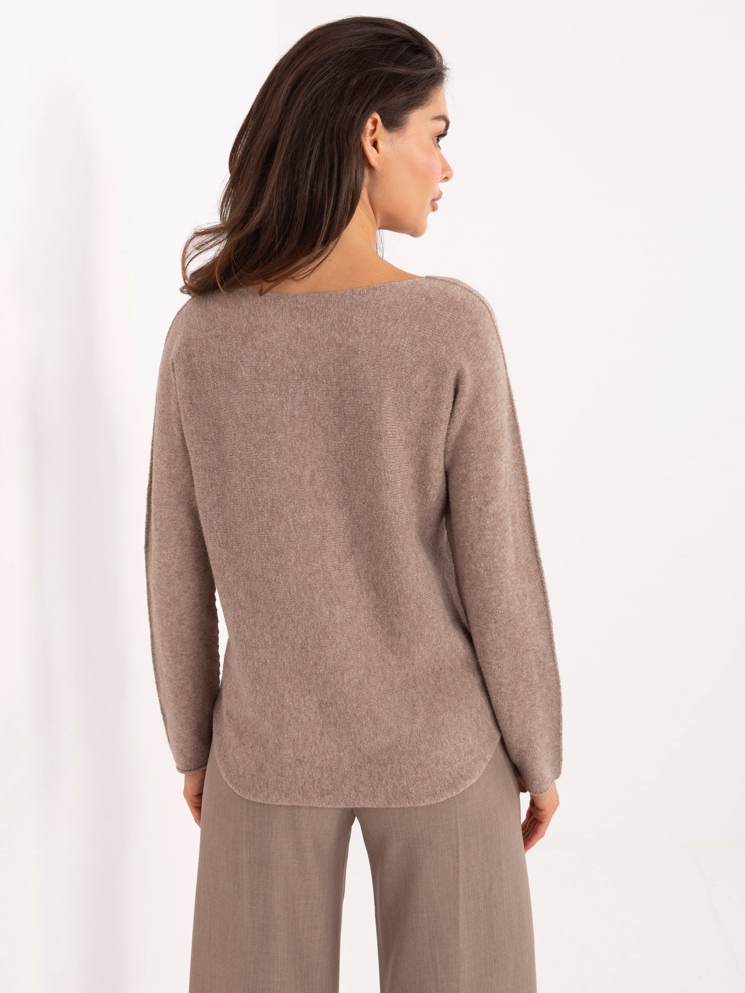 Sweter ciemny bezowy