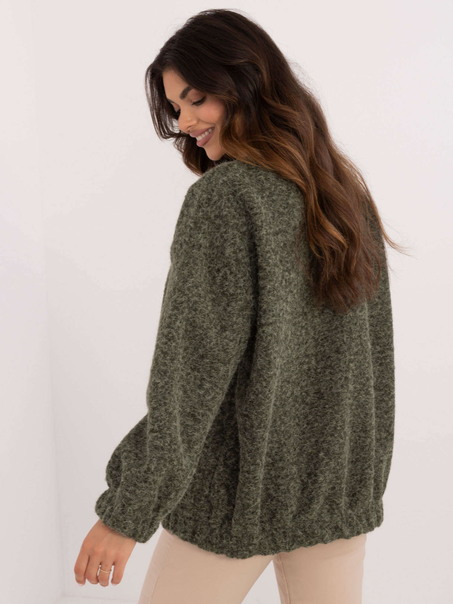 Online-Großhandel Khaki Damen Cardigan mit Paspel.