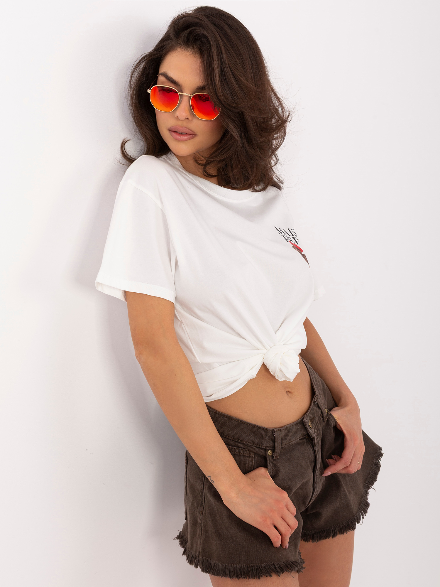 Ecru bawełniany t-shirt z napisem