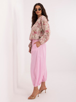 Jasnoróżowe sztruksowe spodnie z baloniastymi nogawkami