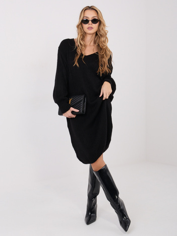 Czarna sweterkowa sukienka z bufiastym rękawem