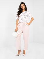 Biała bluzka z marszczeniami na ramionach