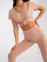 Camelowy luźny damski t-shirt basic Arlette 