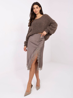 Brązowy sweter boucle z okrągłym dekoltem 