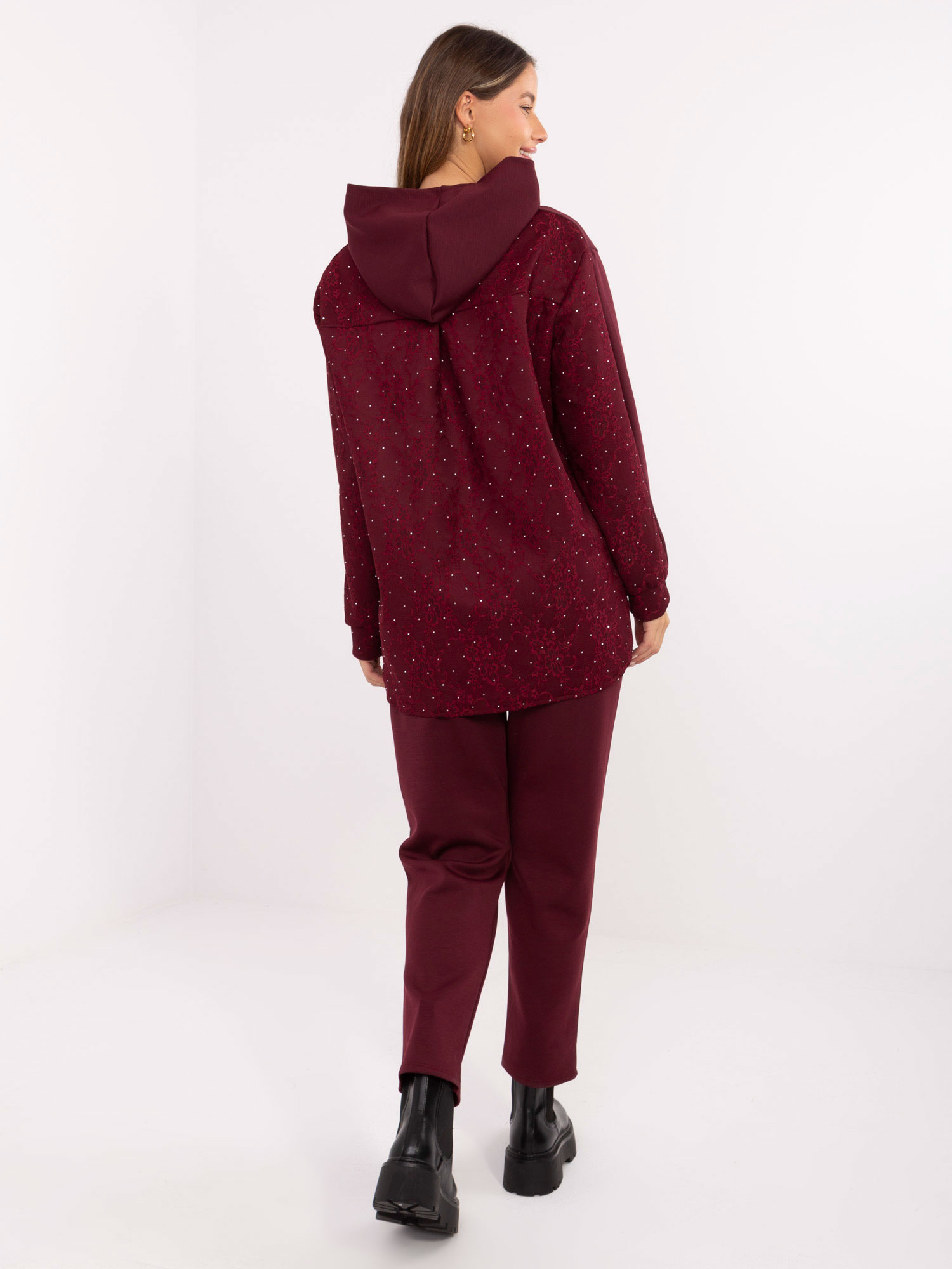 Burgundový dámský komplet s oversized mikinou.