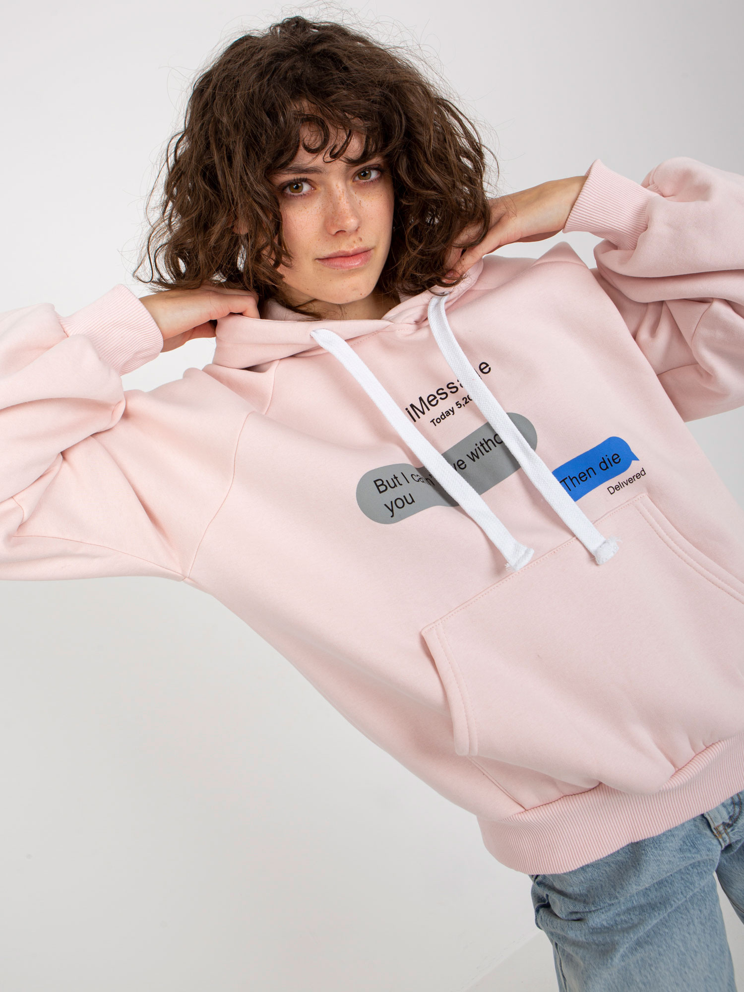 Jasnoróżowa dresowa bluza z nadrukiem oversize