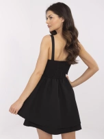 Czarna rozkloszowana sukienka na ramiączkach