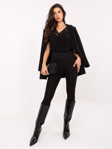 Czarne sportowe legginsy w prążek