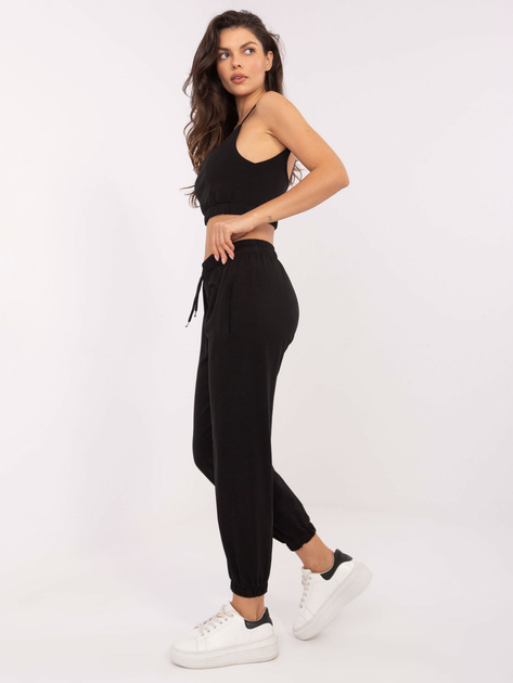 Czarny dresowy komplet z crop topem Mado