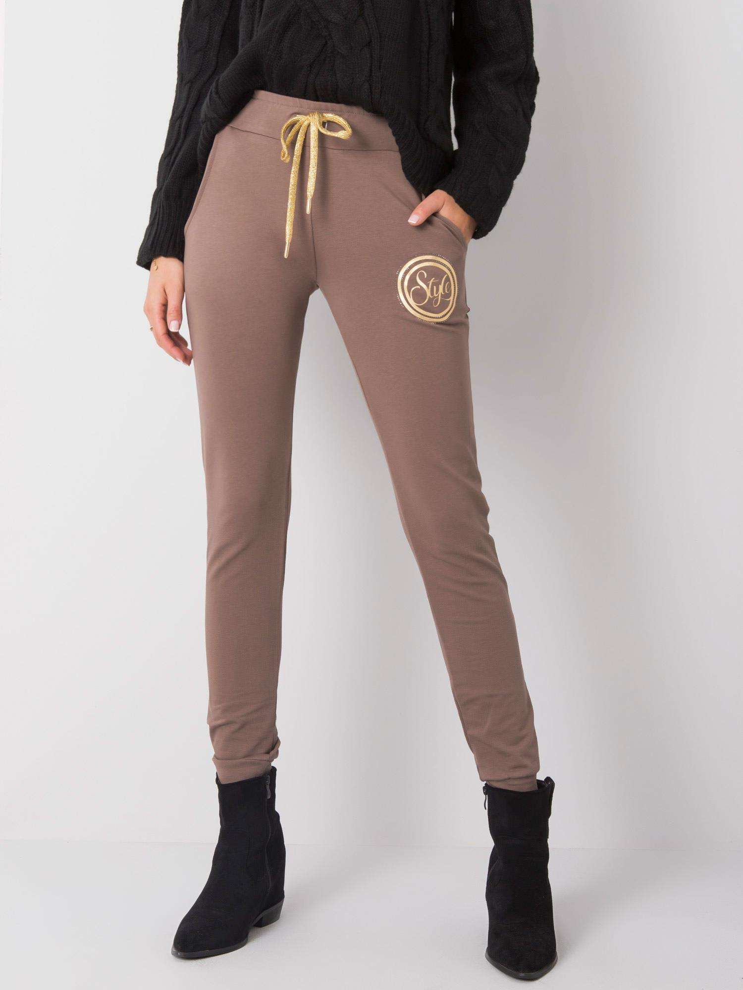 Světle hnědé tepláky Stylish.