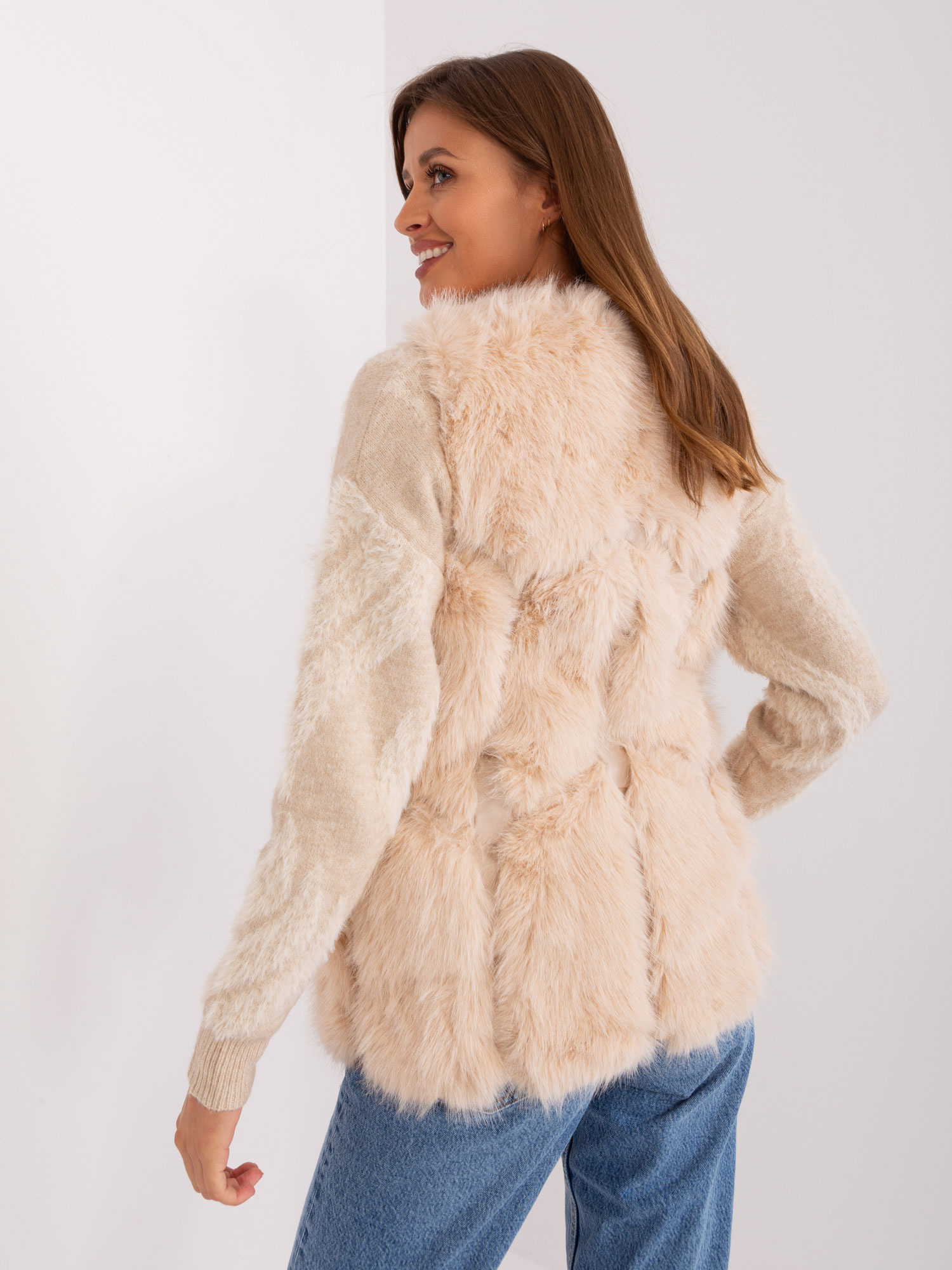 Hurt Beige women's fur vest with pockets.