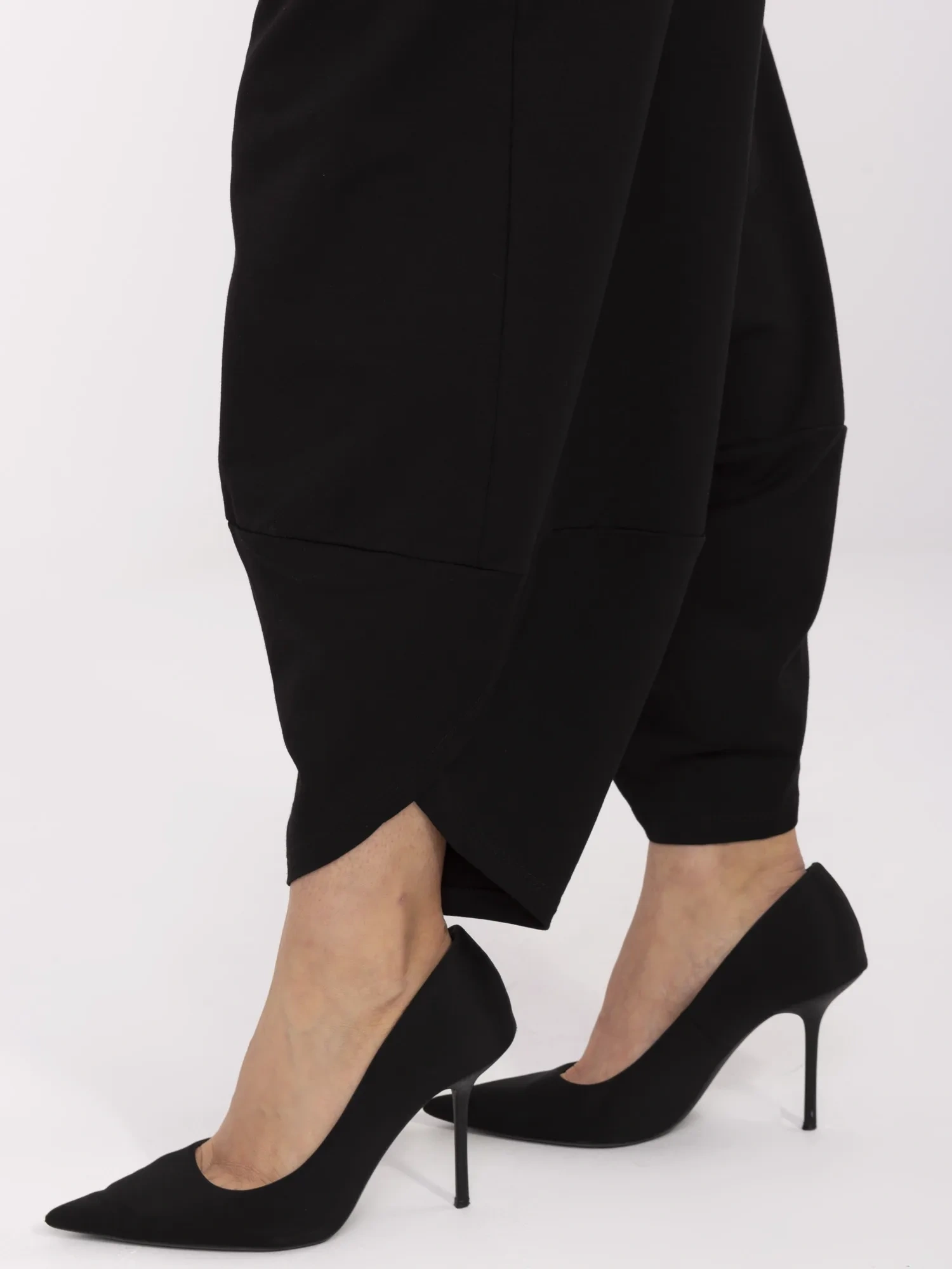 Czarne dresowe spodnie z kieszeniami 