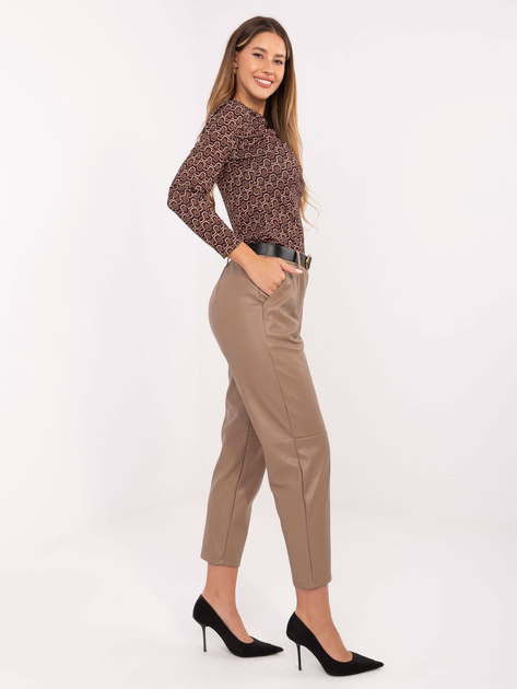 Ciemnobeżowe skórzane spodnie z paskiem RUE PARIS