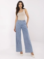 Niebieskie damskie jeansy z ozdobnymi guzikami