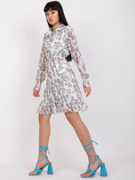 Biała sukienka z kwiatowym printem i długim rękawem