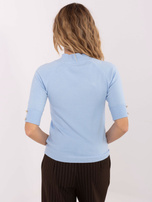 Hellesblau klassischer Pullover mit Stehkragen.