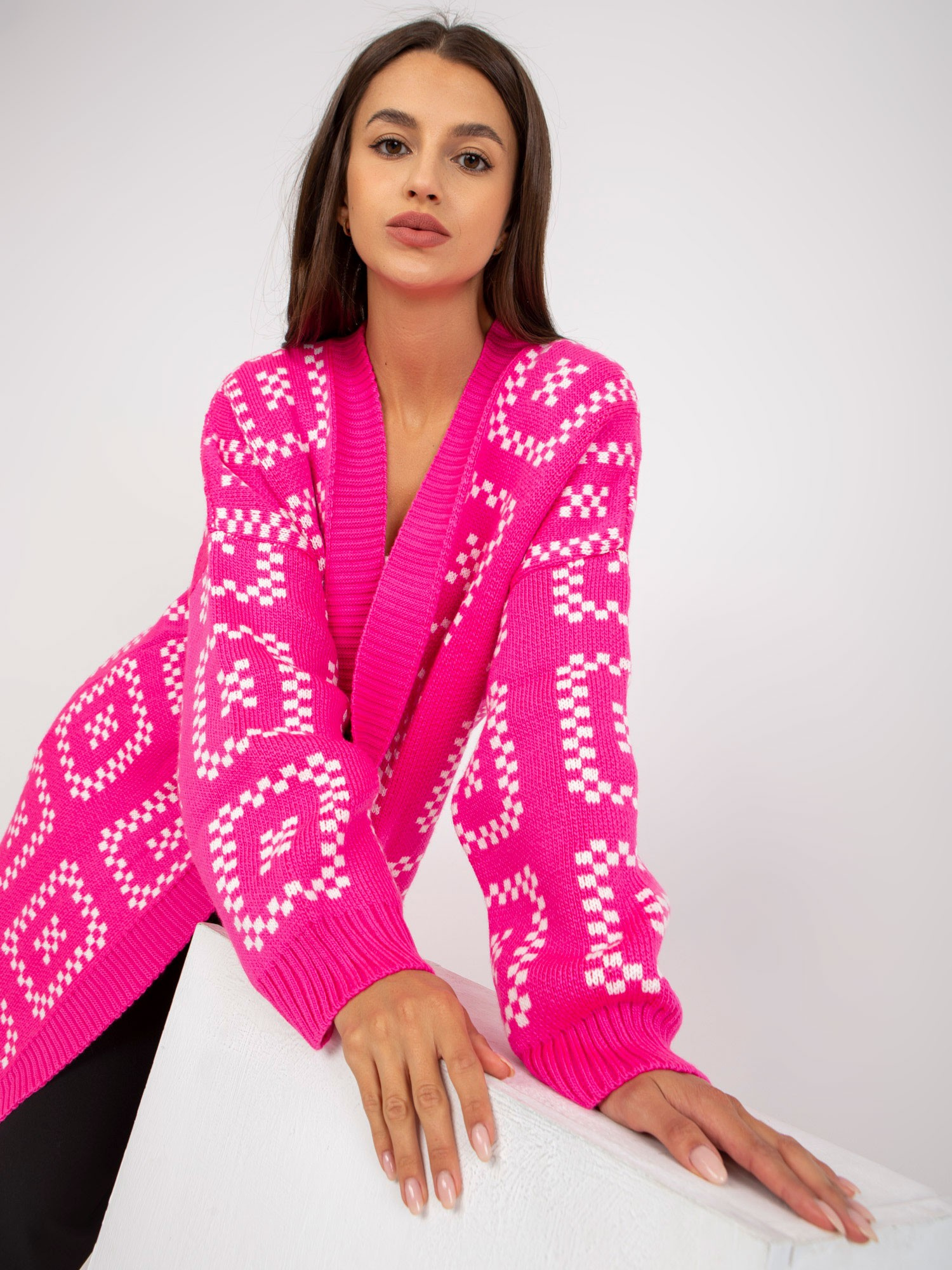 Fluo różowy wzorzysty kardigan bez zapięcia RUE PARIS