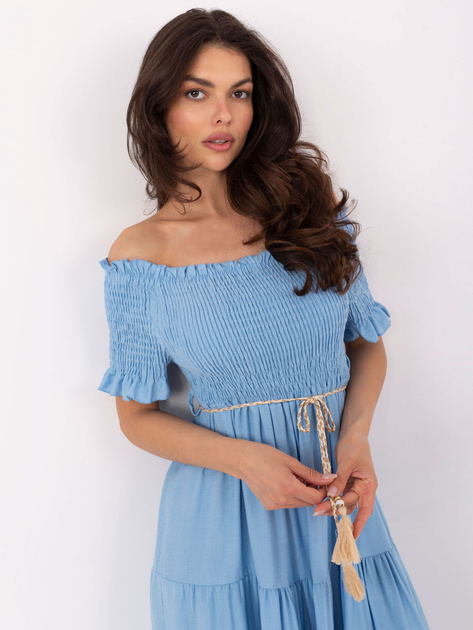 Niebieska sukienka z elastycznym marszczeniem