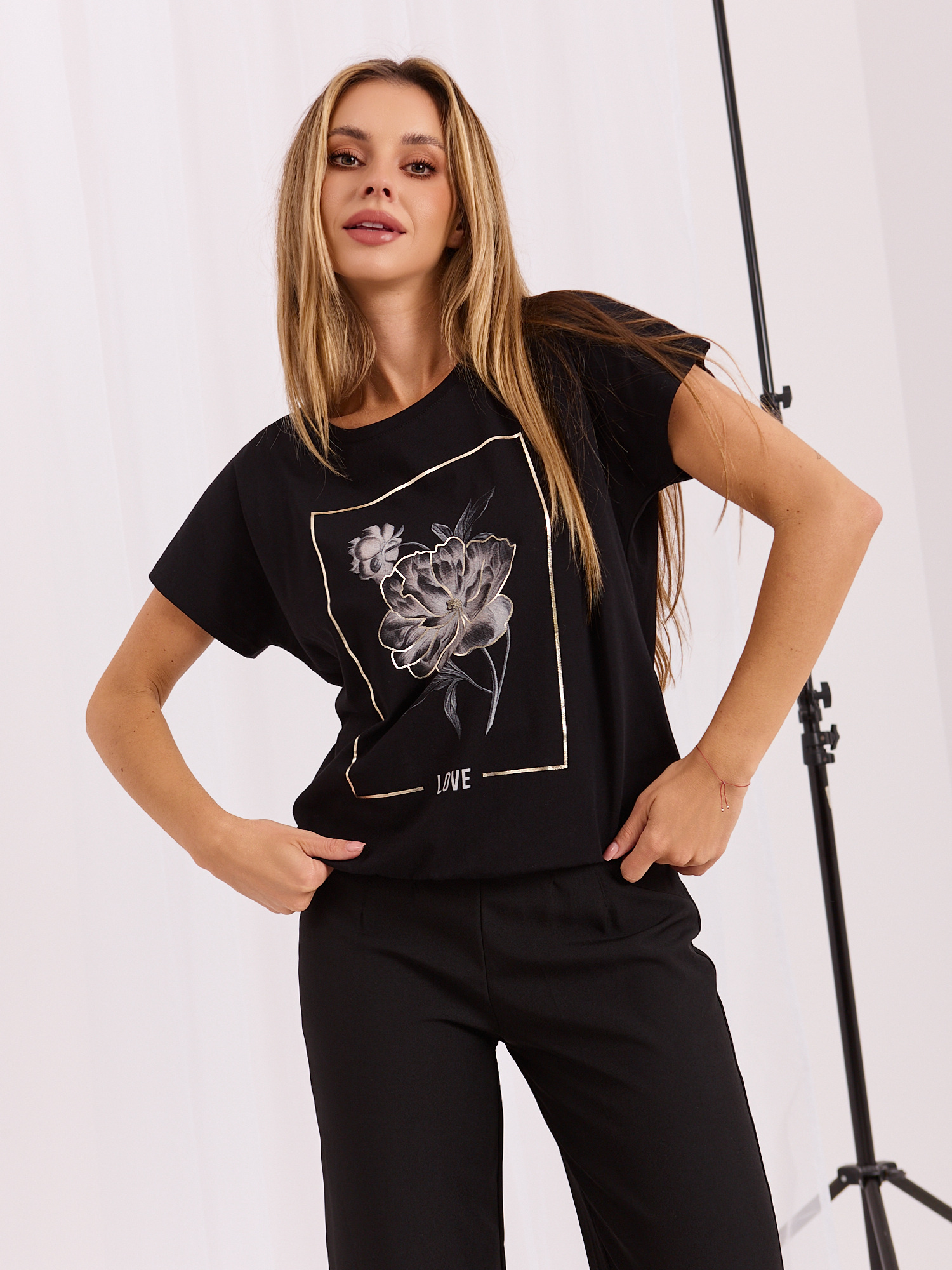 Schwarze Bluse mit Druck und Schriftzug RUE PARIS.
