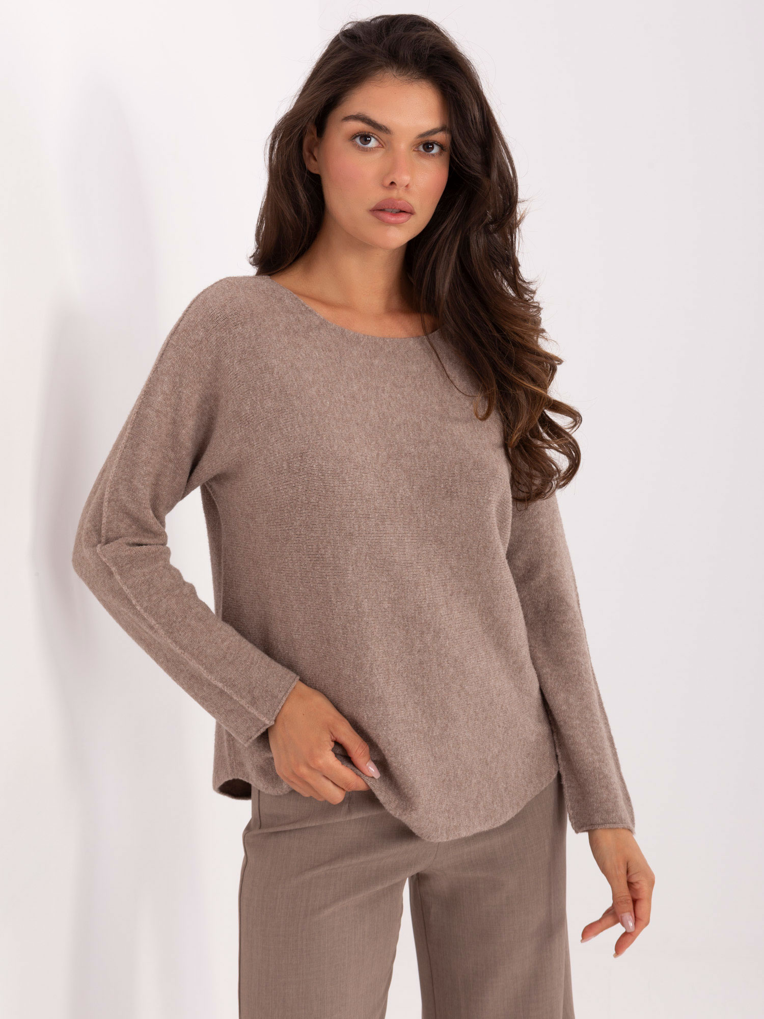 Sweter ciemny bezowy