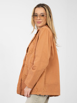 Ceglasta jeansowa marynarka z kwiatową aplikacją RUE PARIS 