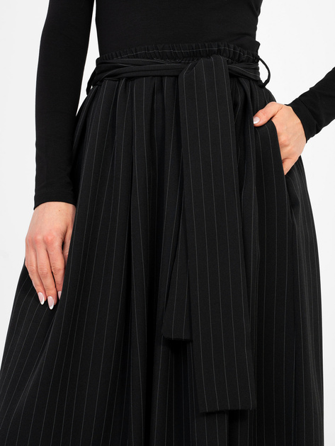 Czarna elegancka spódnica z wszytym paskiem
