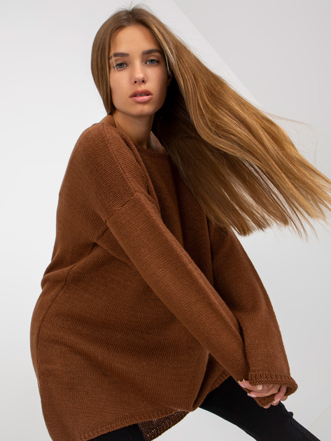 Hurtownia Brązowy asymetryczny sweter oversize OCH BELLA 
