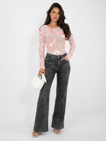 Helle rosa durchsichtige Bluse aus Netz.