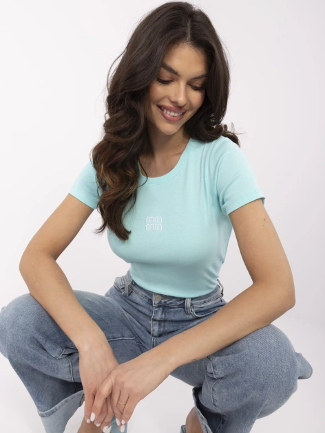 Miętowa dopasowana bluzka z krótkim rękawem