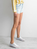 Jasnoniebieskie szorty jeansowe z perełkami