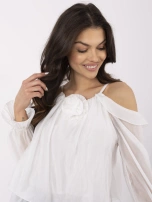 Biała bluzka hiszpanka z falbankami przy rękawach