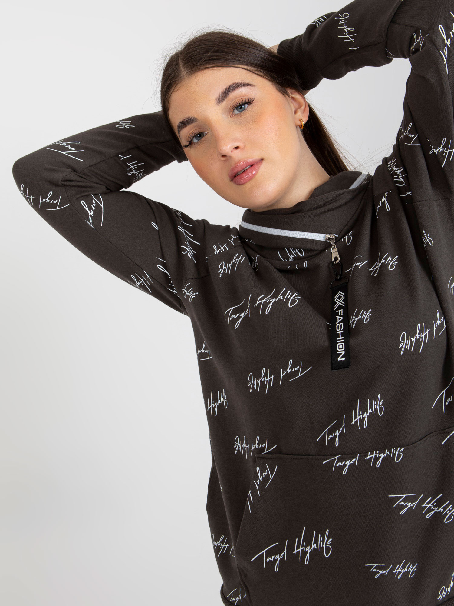 Khaki damska bluza plus size z kapturem i nadrukiem