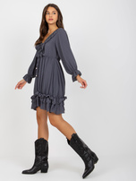 Hurt Grafitowa boho sukienka z falbaną o długości mini OCH BELLA