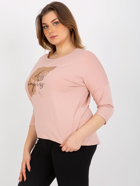Hurt Jasnoróżowa bluzka plus size z nadrukiem i napisem