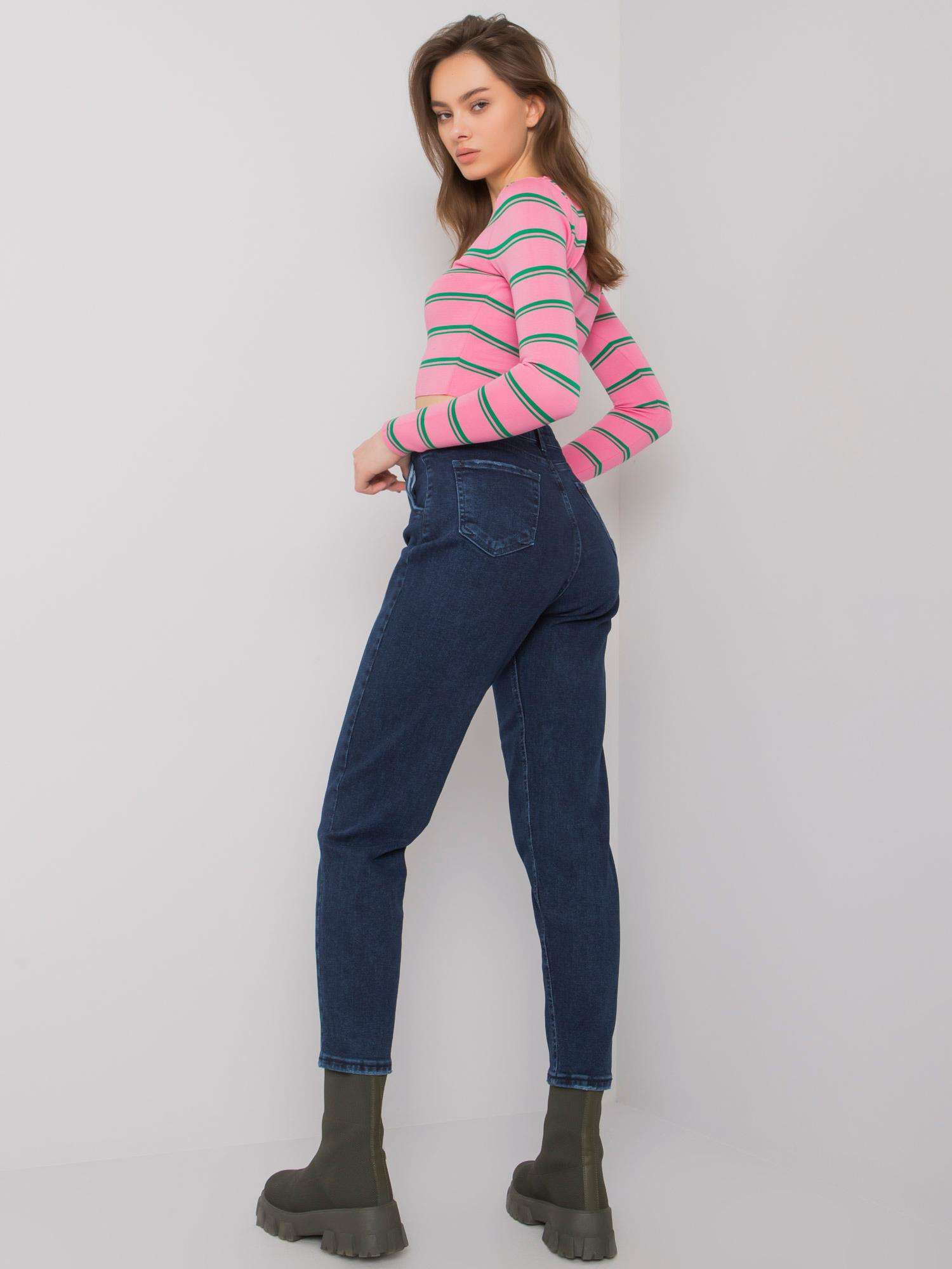 Ciemnoniebieskie spodnie mom jeans z wysokim stanem Levante