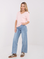 Jasnoróżowy sweter z miękkiej dzianiny