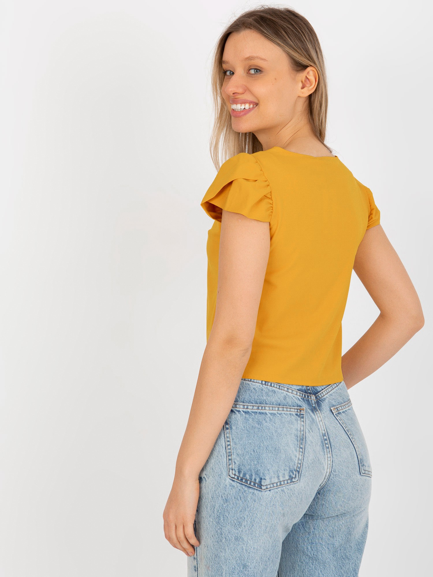 Hurt Dark yellow blouse with an application and short sleeves.