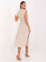 Beżowa plisowana sukienka z rozcięciami