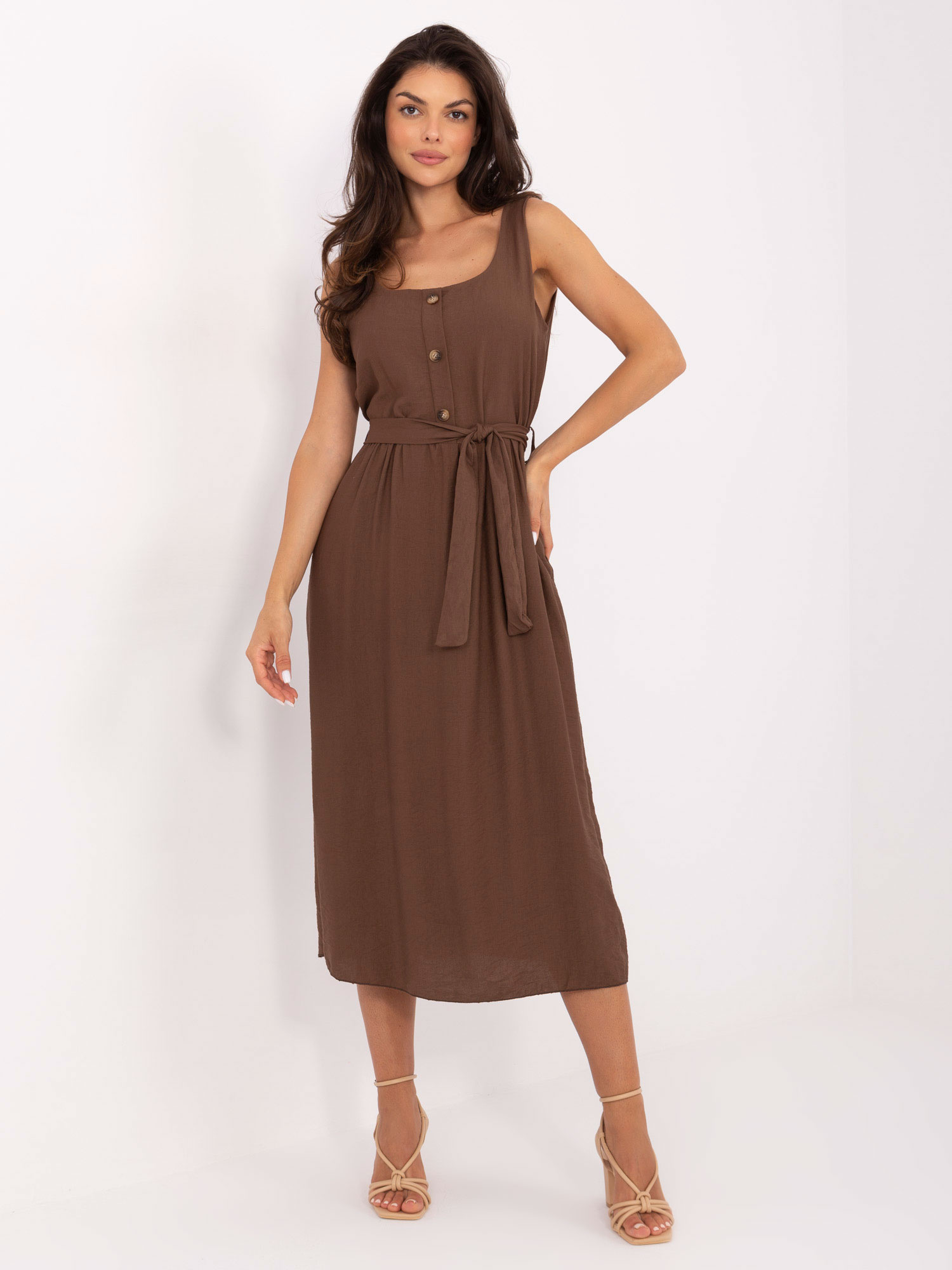 Brown summer dress with decorative buttons.