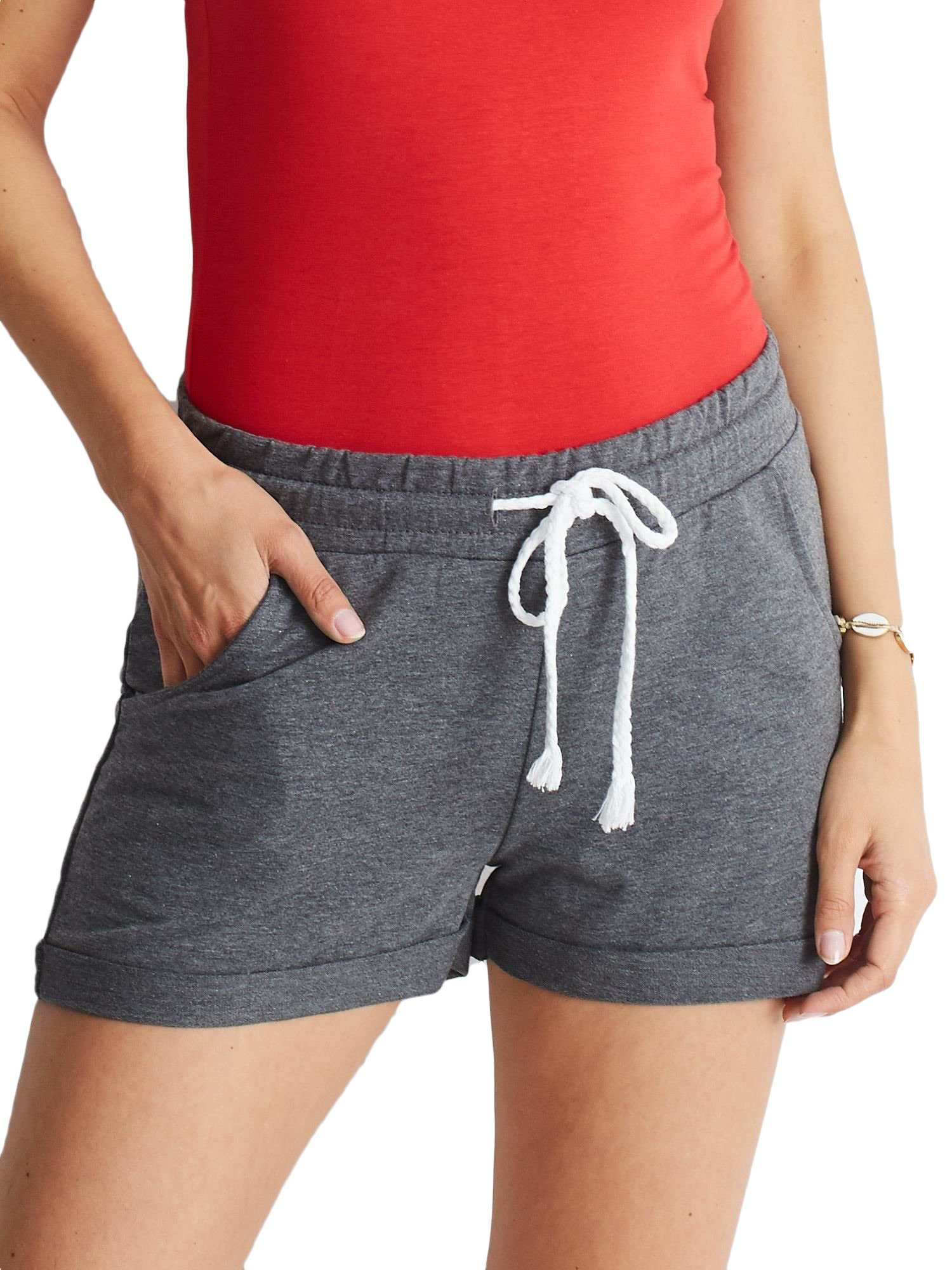 Dunkelgraue Shorts Rejuvenate.