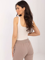 Jasnobeżowy top z wbudowanym biustonoszem
